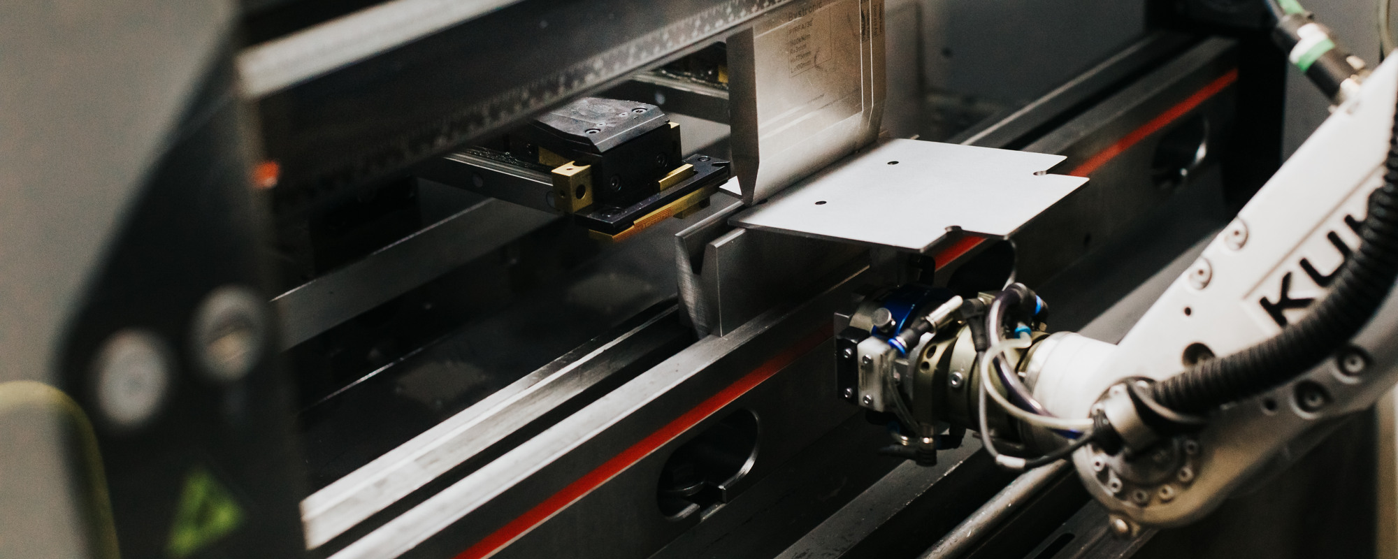 Robotic sheet metal processing at Weland AB